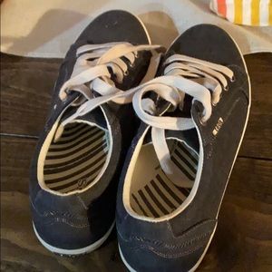 Taos star tennis shoes